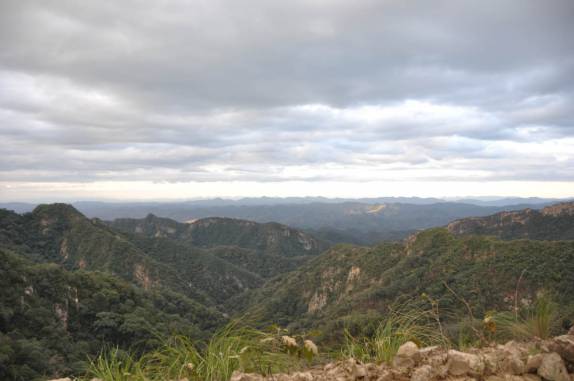 Paisagem montanhosa no caminho para Monteagudo